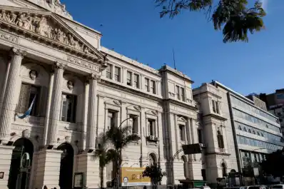 Por los recortes del Gobierno de Milei, la UBA limitará el uso de ascensores y funcionará sin aire acondicionado ni gas