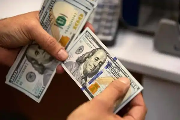 El dólar oficial volvió a subir y se acercó al techo de la banda: cuál fue la estrategia del Banco Central