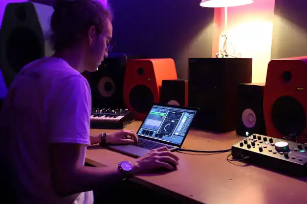 Cinco aplicaciones para crear música con Inteligencia Artificial