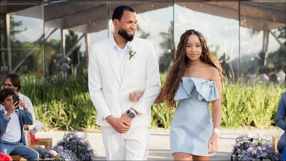 EN FAMILIA. La foto del arquero con su hija recobró fuerza luego del episodio denunciado en el Arena MRV.