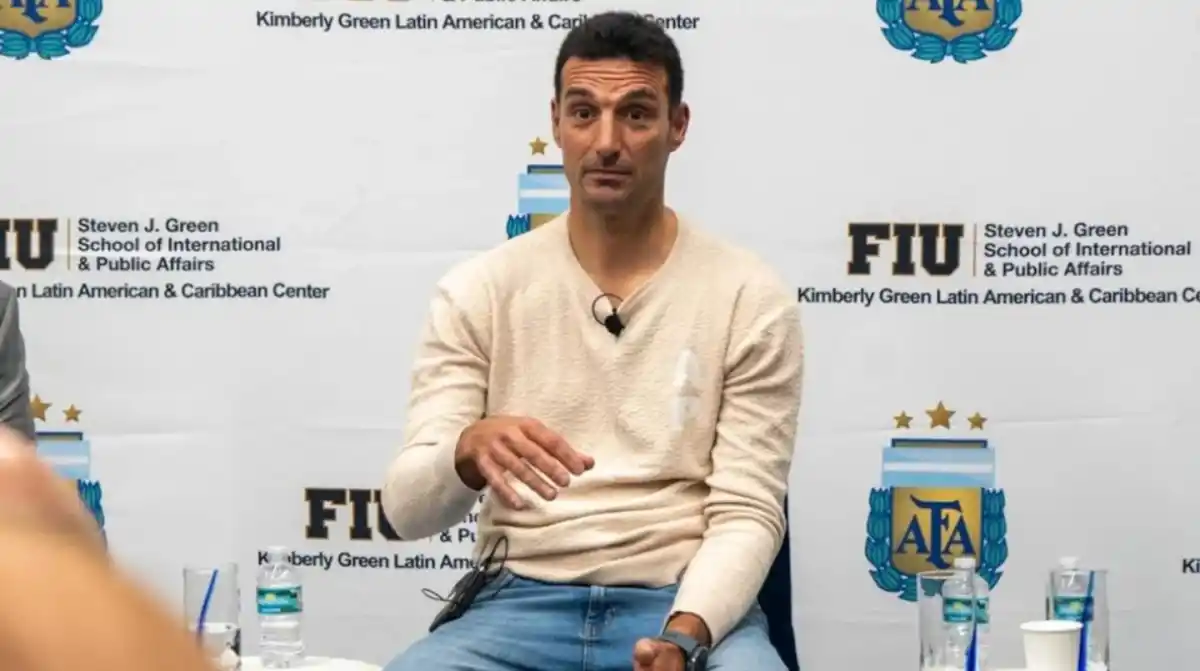 ENCUENTRO. El DT estuvo en un evento de la Asociación del Fútbol Argentino en Miami y habló sobre la posibilidad de que la Pulga dispute otro partido en Argentina