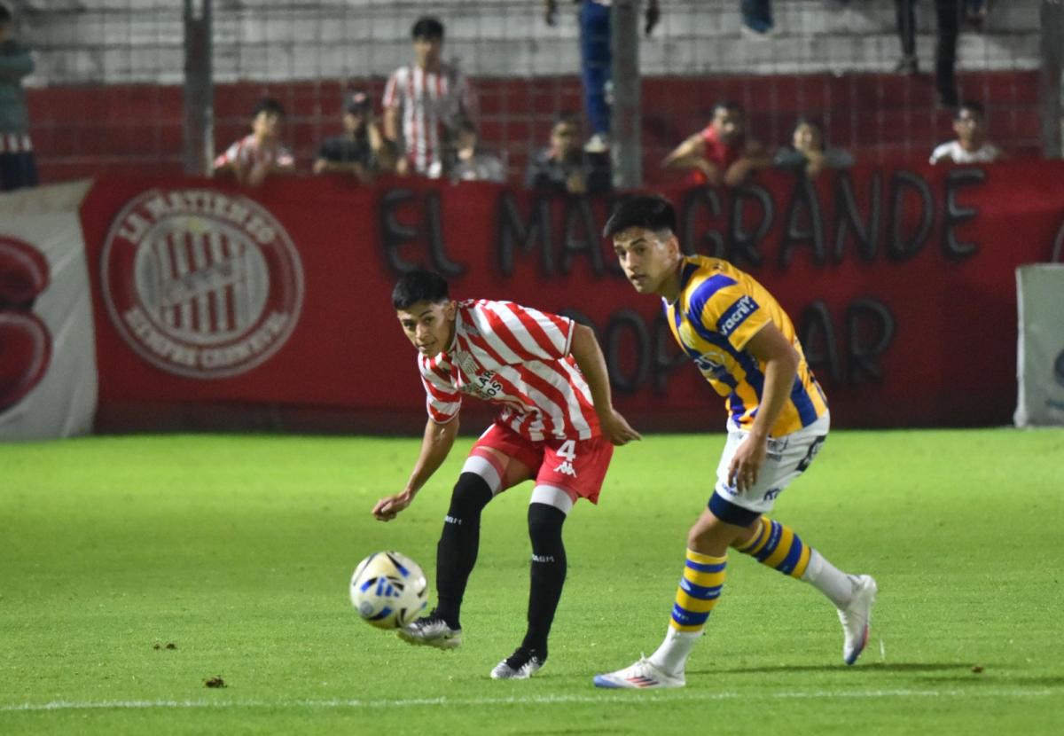 BATALLA. Monroy fue titular en la goleada a Atlanta y se marchó lesionado, aunque aplaudido por el hincha de San Martín.