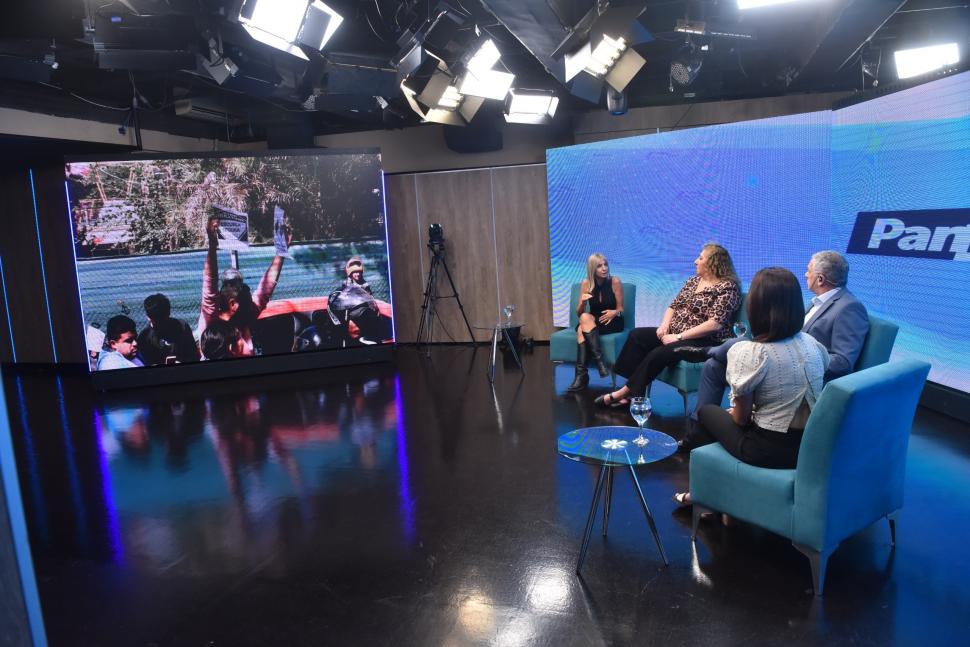 ESCUCHA. Las invitadas indicaron cómo identificar señales de acoso.