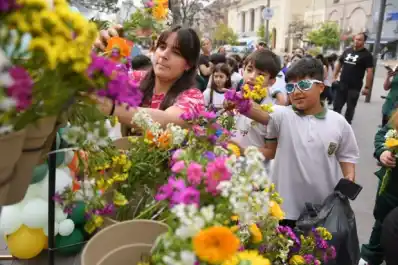 Ecocanje: la plaza Independencia se llenó de color y conciencia ambiental