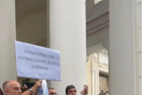 El rector de la UNT instó a marchar hoy por la universidad