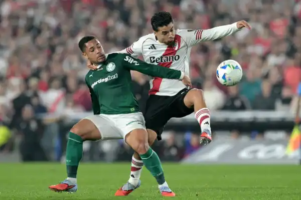 Palmeiras hizo tambalear a River, pero no lo noqueó en la Copa Libertadores