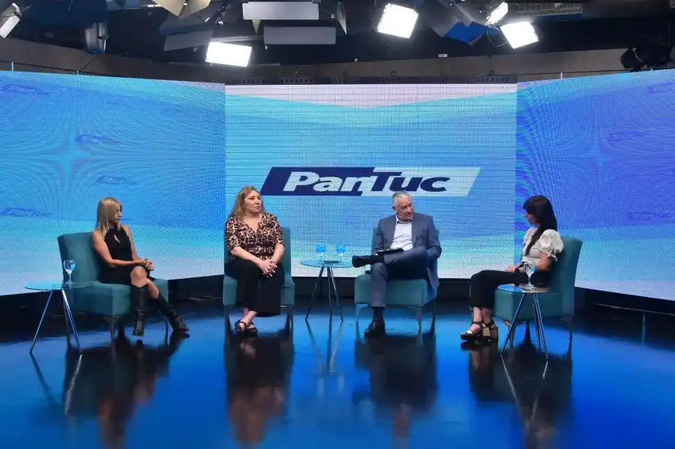 VOCES AUTORIZADAS. Silvina Cohen Imach, Myriam Figueroa y Agustina Cosentini compartieron estrategias para prevenir el bullying y el suicidio. LA GACETA / FOTOS DE OSVALDO RIPOLL