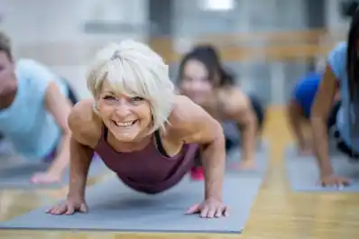 Un entrenador de mujeres revela las claves para empezar a entrenar fuerza