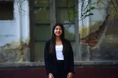 Con curiosidad y un anillo amuleto, logró el mejor promedio de Medicina de la UNT