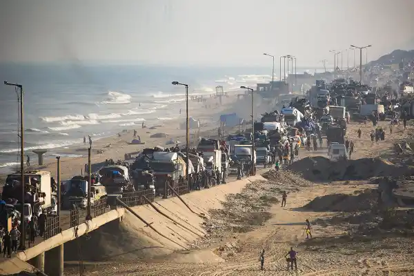 Gaza, en evacuación forzosa, sin hospitales ni internet