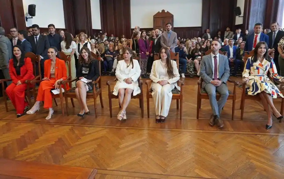 EL ACTO. Los nuevos jueces en el salón Alberdi del Palacio de Justicia.