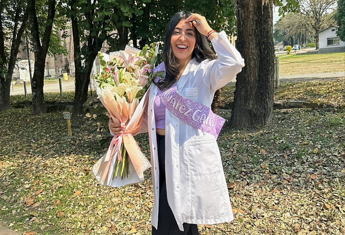 RECIÉN RECIBIDA. Aunque Abogacía estuvo en su cabeza, con Medicina simplemente todo fluyó. / CORTESÍA XIMENA ANAEL ALVAREZ