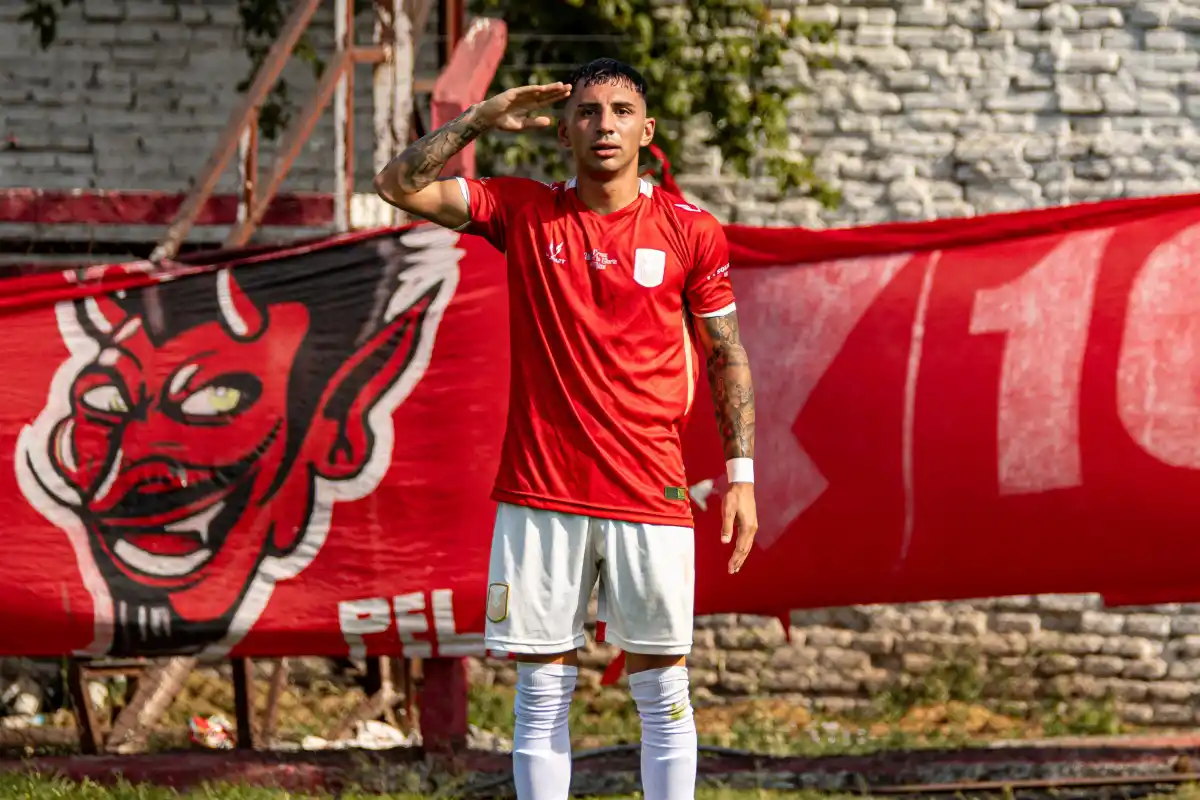 Bruno Medina fue el autor de dos goles en el triunfo de los Bomberos.