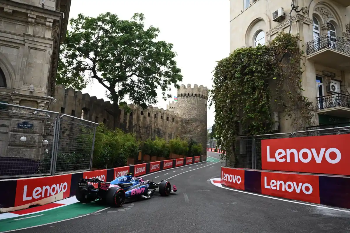 Franco mejora y marca 1:43.322, ubicándose en el puesto 16. 