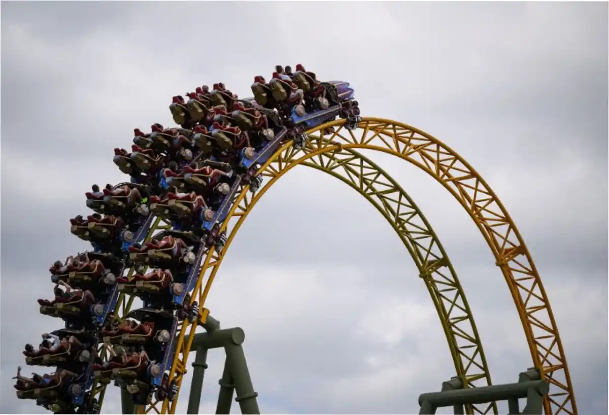 Un hombre murió ayer en el recorrido de la montaña rusa Stardust Racers, en Orlando Florida.