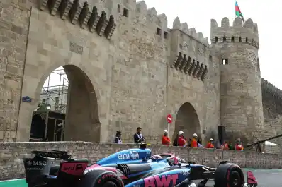 Hamilton voló en Bakú y Colapinto afronta un duro desafío con Alpine