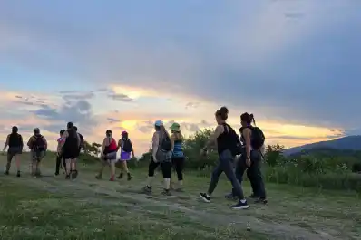 Agenda para el sábado en Yerba Buena: yoga, eco canje, feria y orquídeas