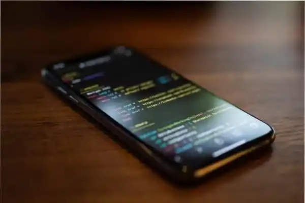 Alerta máxima en el mundo digital: un nuevo virus toma el control del celular y vacía las cuentas bancarias