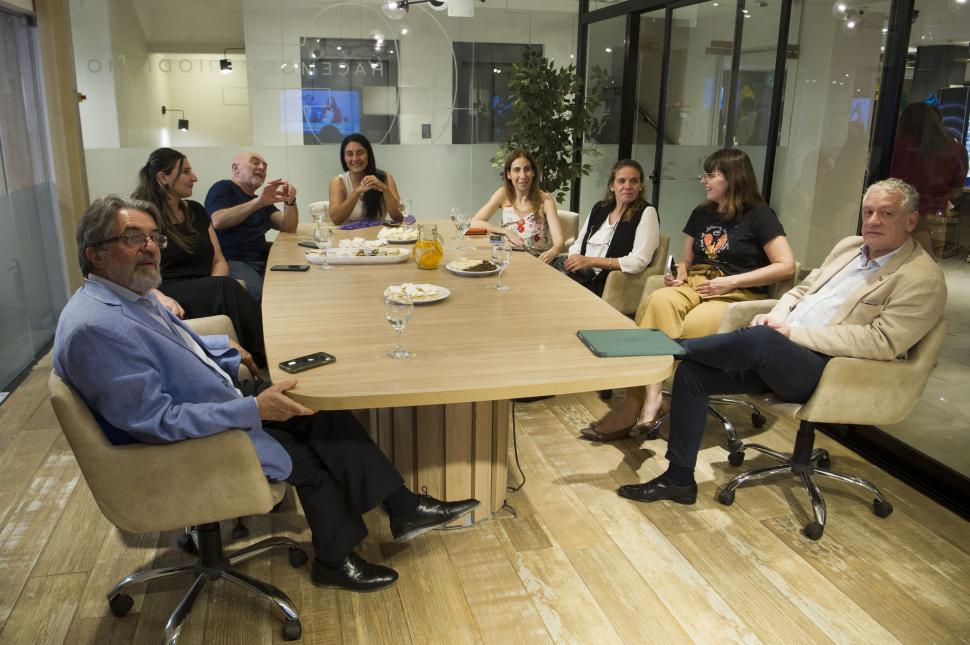 AUTORIDADES. Representantes de LA GACETA y Educación también fueron testigos de la última semifinal.aa