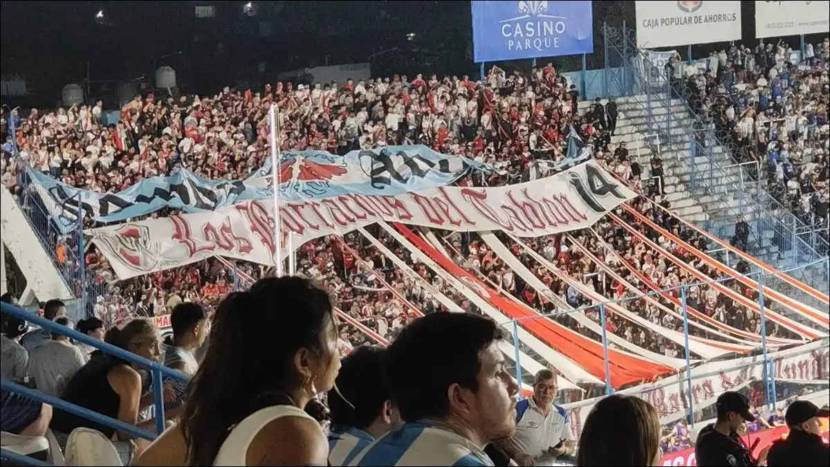 La barra de River ya está en el estadio