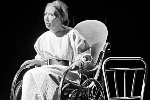 Teatro: Lola Mora, entre la fuerza creativa y el deterioro físico