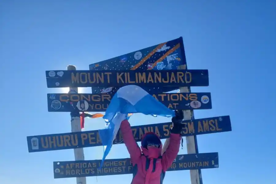 Una tucumana conquistó el Kilimanjaro, la cumbre conocida como El techo de África