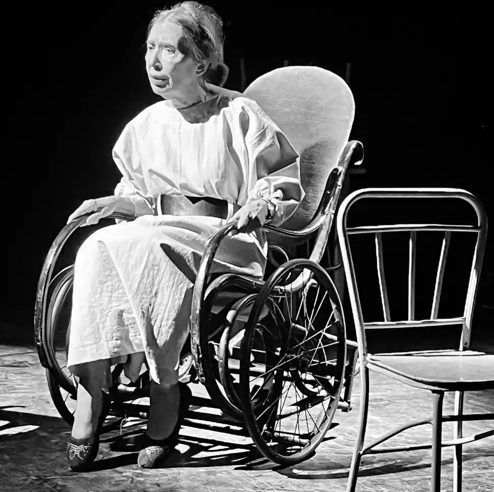 Teatro: Lola Mora, entre la fuerza creativa y el deterioro físico