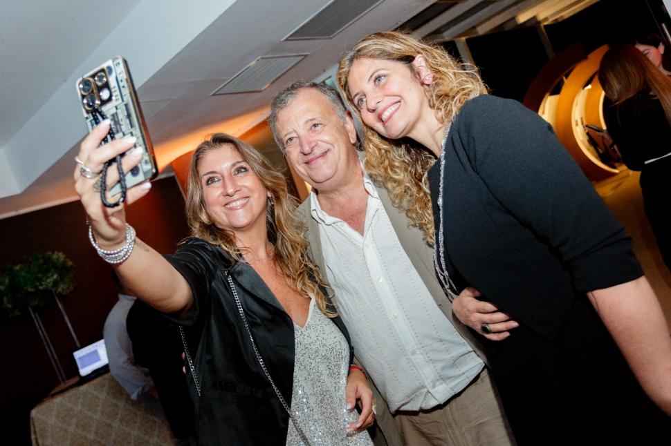PARA EL RECUERDO. Florencia Caro, Alberto Núñez y Cecilia Conti.