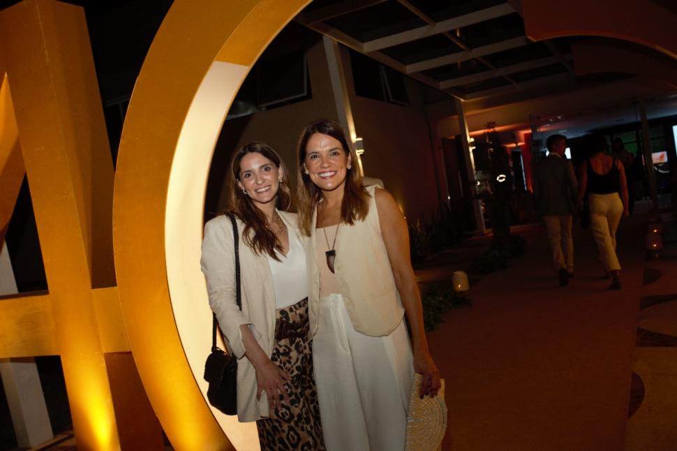 INSEPARABLES. La presencia de Antonella Penovi y Soledad Paz Posse.