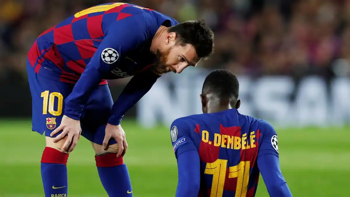Lionel Messi junto a Dembélé en el Barcelona.