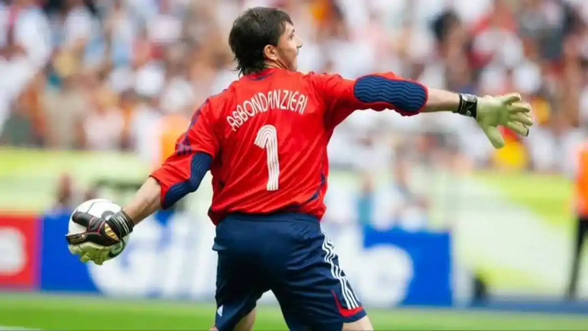 Por qué “El Pato” Abbondanzieri cambió su apellido: la historia detrás del arquero de Boca