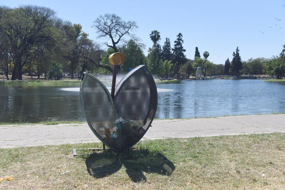 BASURA EN SU LUGAR. Los cestos fueron bien utilizados por los vecinos.