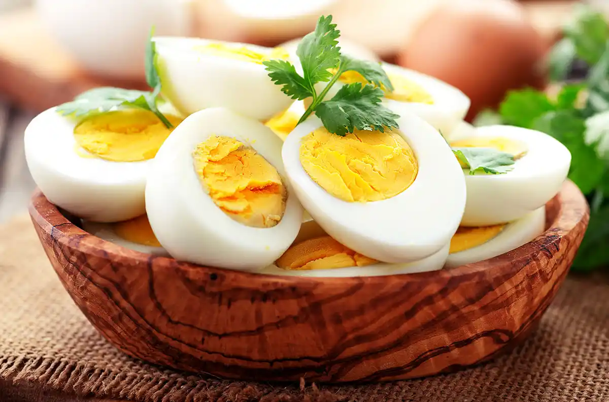 El huevo tiene la proteína de mejor calidad para el organismo, por ser muy parecidas a las que produce naturalmente.