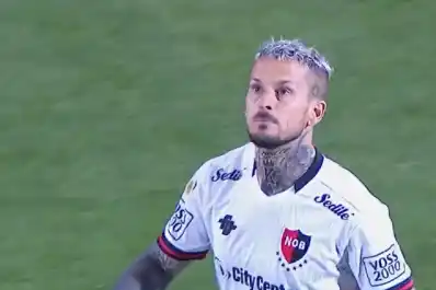 El insólito penal que erró Darío Benedetto en Newell’s: la mala racha que aterra a los hinchas