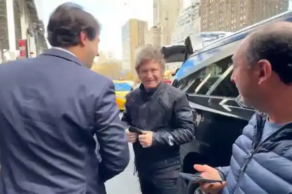 Milei llegó a Nueva York: planea reunirse con Trump y Georgieva en la búsqueda de un salvadidas financiero