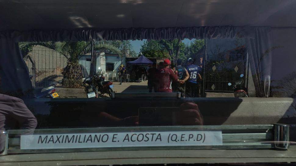 SEPELIO. El joven, que estaba desaparecido desde el jueves 18 de septiembre, fue sepultado en el cementerio de Cevil Pozo.