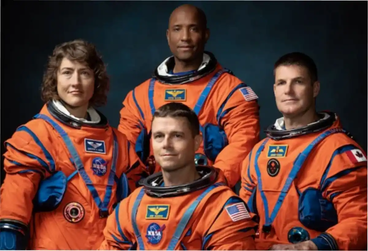 Tripulación del Artemis II: a la izquierda Christina Koch, atrás Victor Glover (piloto), adelante Reid Wiseman (comandante), a la derecha Jeremy Hansen