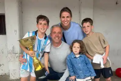Lucas Pusineri y un fin de semana inolvidable: triunfo histórico y sus hijos campeones