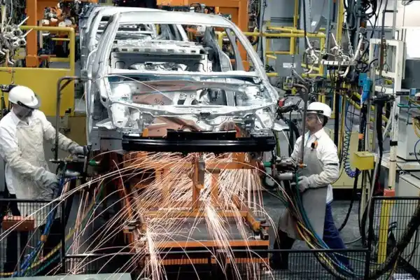 La actividad económica cayó en julio, pero creció 2,9% en la comparación interanual