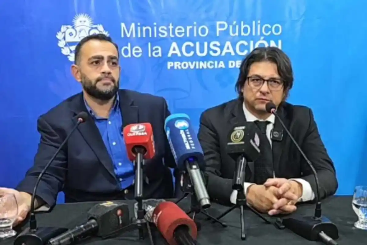 EL CASO DEL ASESINO SERIAL. Guillermo Beller dio una conferencia de prensa para confirmar la quinta víctima, acompañado por el procurador general del MPA.