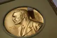 Nobel de Literatura 2025: expectativa por los dos autores argentinos en carrera