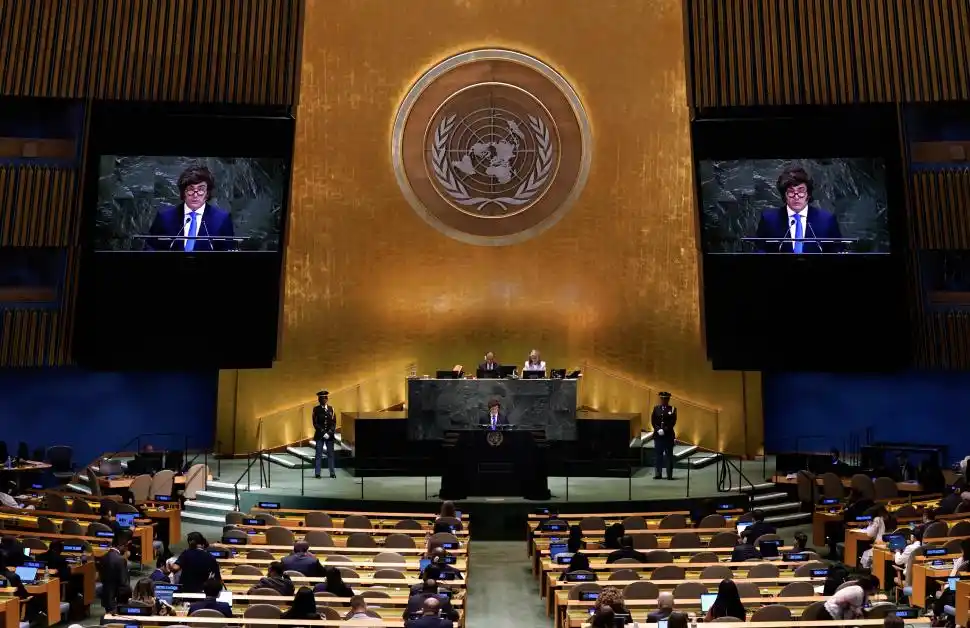 OYENTES. El presidente Milei dio su discurso ante un auditorio semivacío en la 80° edición de la Asamblea General de las Naciones Unidas. 