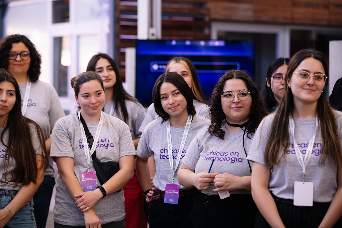 TECNOLOGÍA CON PROPÓSITOS. Habrá charlas, hackatones y talleres en un encuentro pensado para que adolescentes y jóvenes sean protagonistas de la innovación. / CHICAS EN TECNOLOGÍA