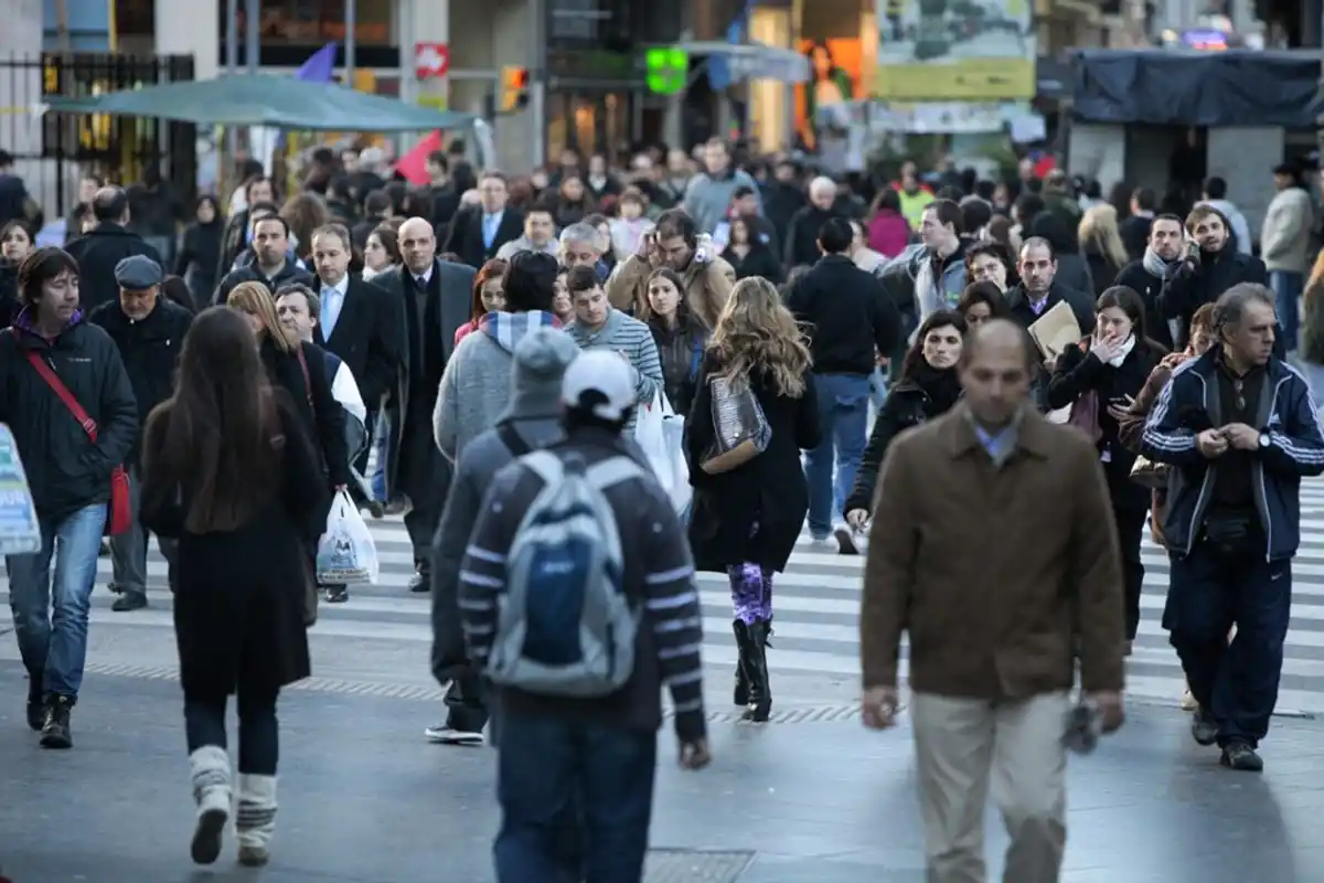 DEMOGRAFÍA ARGENTINA. Los datos de Argendata revelan que el país no superará los 50 millones de habitantes y que los adultos mayores ya representan más del 12% de la población.
