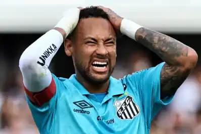 Escándalo con Neymar en Brasil: lo acusan de ser adicto al whisky, al tabaco y de acostarse de madrugada