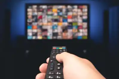 Según la IA, cuáles son las mejores plataformas para ver películas y series gratis