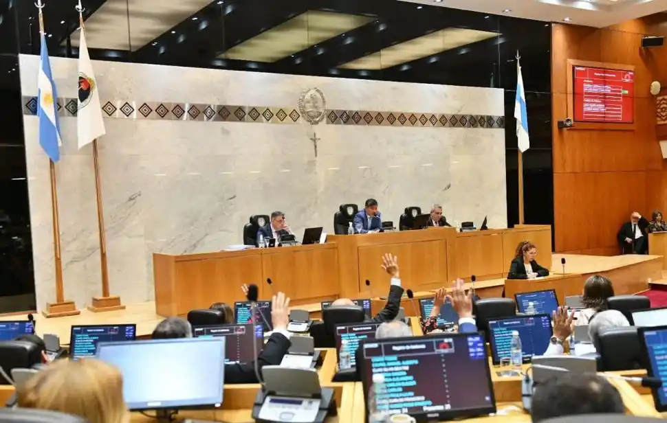 SESIÓN ÁSPERA. A un mes de los comicios, la oposición criticó el pedido de licencia aunque pocos la rechazaron. 