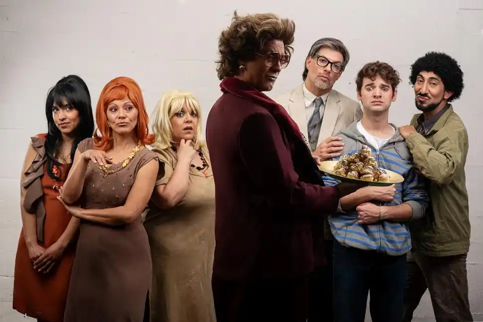 UNA TRAGEDIA CON HUMOR. “Yiya, el musical” está protagonizado y dirigido por Diego Ledezma -al centro-, con un elenco íntegramente tucumano.