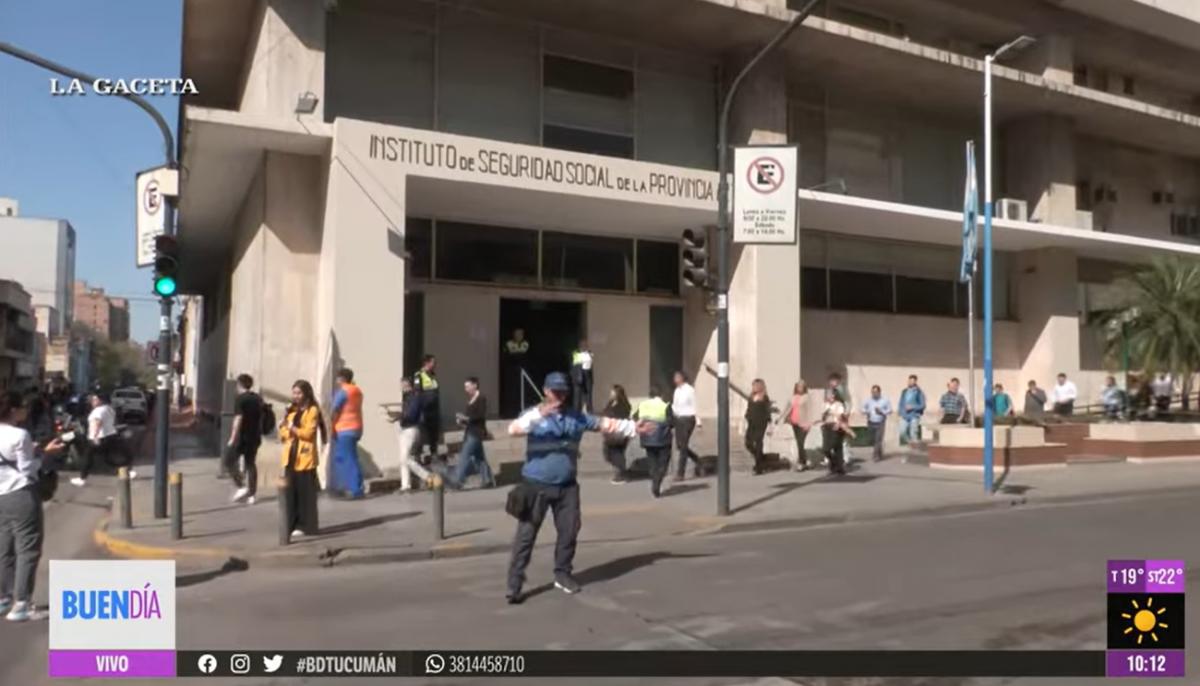 Simulacro de incendio en el Subsidio de Salud: evacuaron a 400 personas y cortaron las calles en el centro