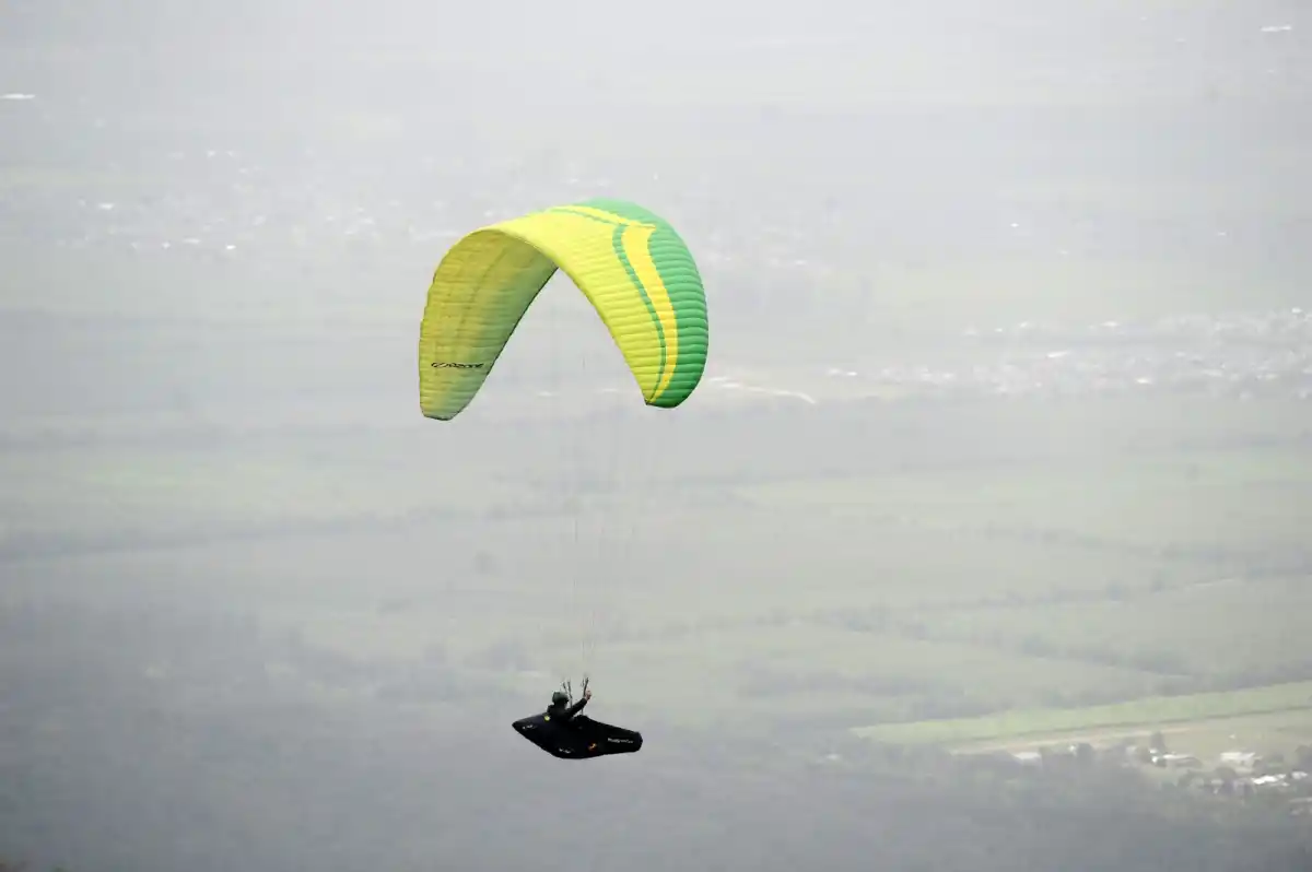 El Argentino de parapente se define en San Javier tras la suspensión por viento fuerte